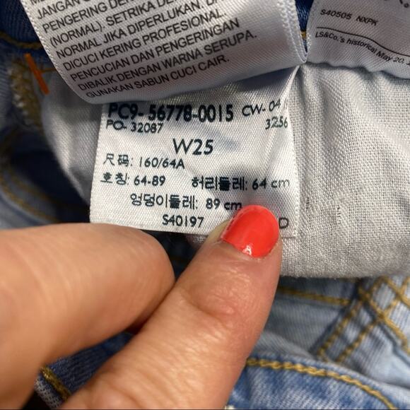 Levi’s High Waist Tapered Distressed Mom Jeans 25 - Picture 7 of 10